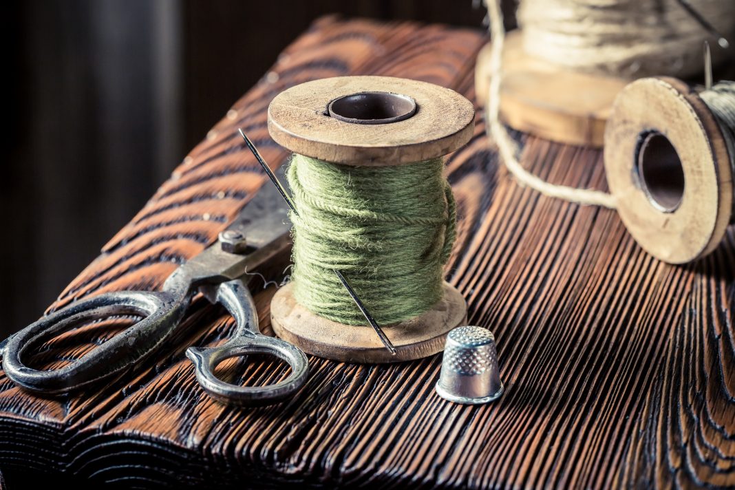 couture de fil en aiguille